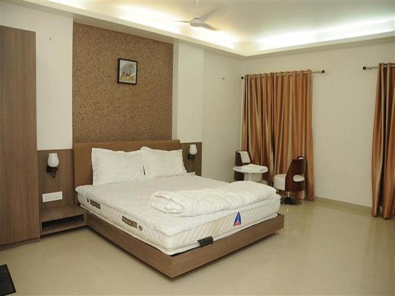 Hotel Royal Inn Ankleshwar Exterior photo
