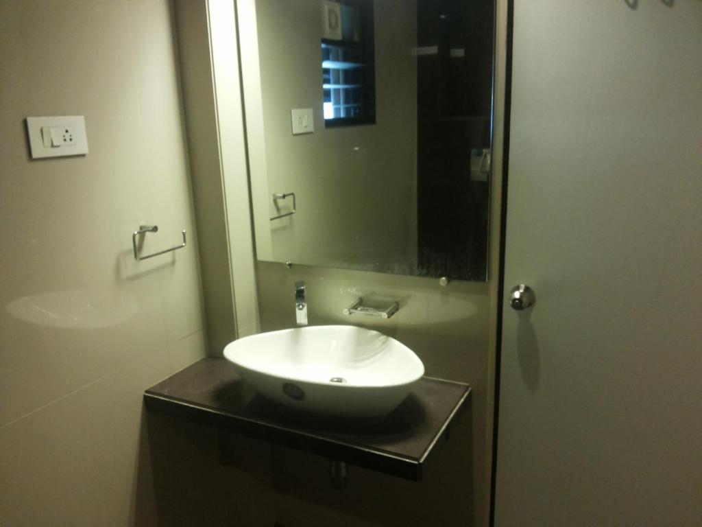 Hotel Royal Inn Ankleshwar Exterior photo